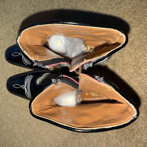 Zara Black and Red Ankle Boots with Snakeskin Detail - Picture 5 of 7